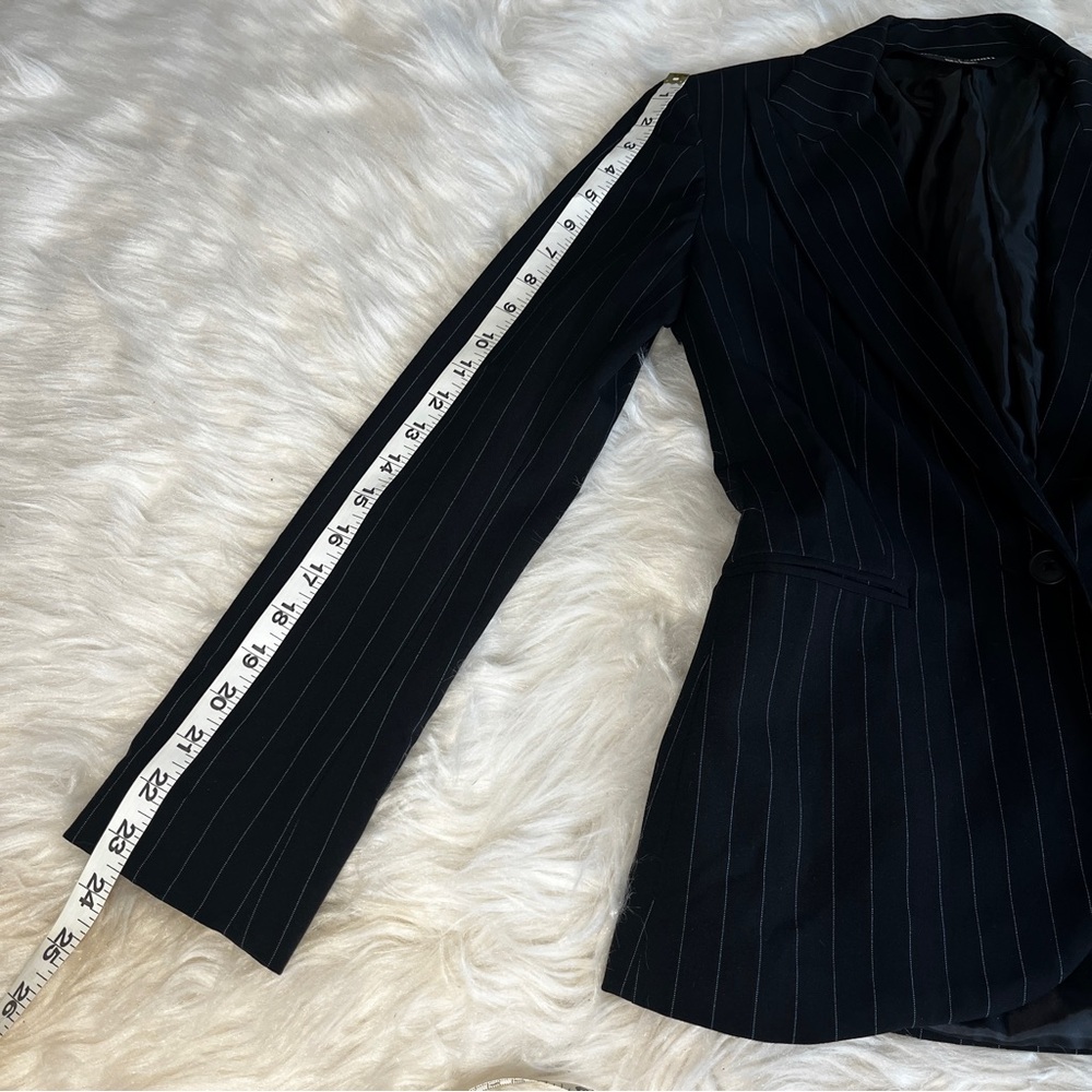 Norma Kamali Classic Timeless Black W Blue Pinstripe Single Button Blazer SZ 4 - Picture 9 of 11